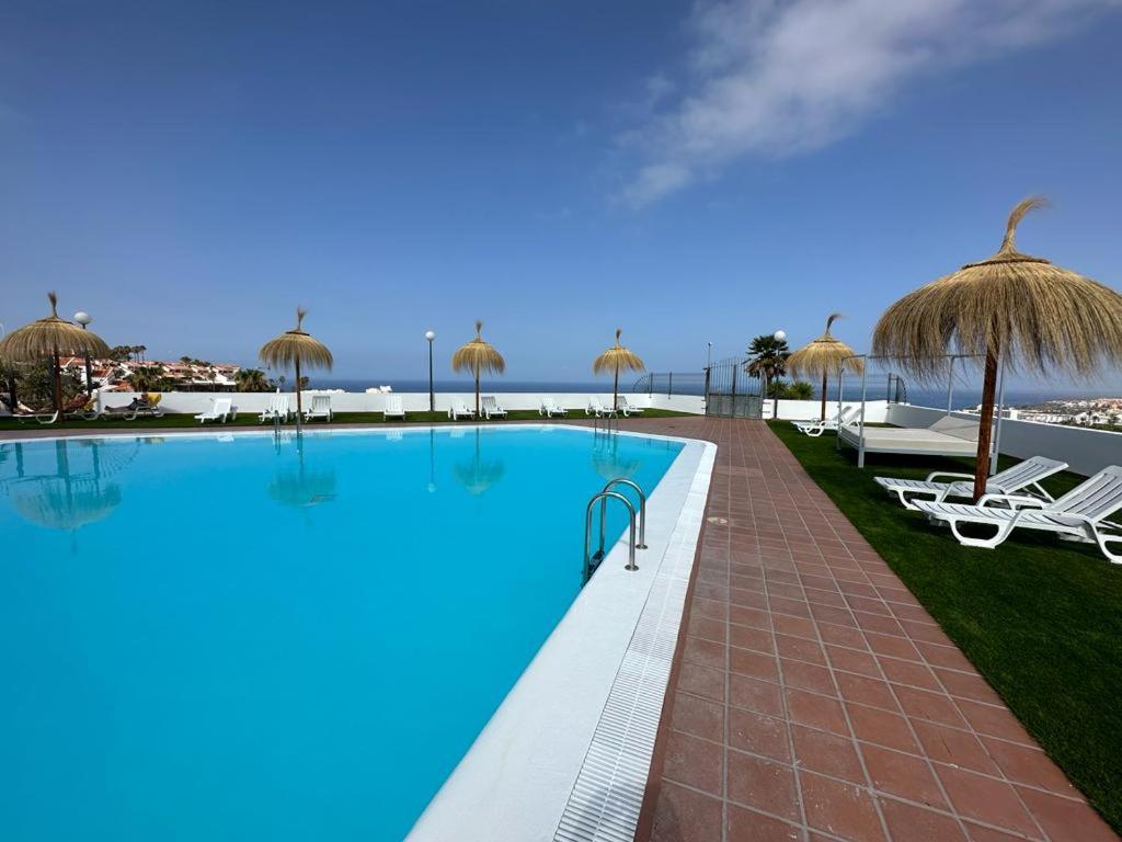 Island Village Ocean View 아데제 외부 사진